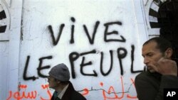 Graffiti in Tunis reading "Long live the people" left by protesters demanding that any future government be free of holdovers from the former president's regime, 23 Jan 2011