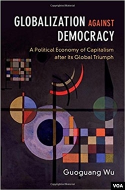 《反民主的全球化——资本主义全球胜利后的政治经济学》封面 (美国之音章真拍摄)