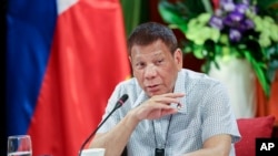 Presiden Filipina Rodrigo Duterte berbicara di istana kepresidenan Malacanang di Manila, Filipina, Senin, 7 September 2020. (Karl Norman Alonzo/Foto Presiden Malacanang/AP)