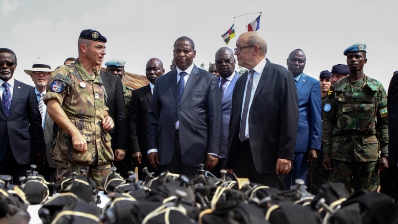 Centrafrique: les derniers militaires français sur le départ