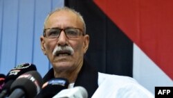 Brahim Ghali, secrétaire général du Polisario et président de la République arabe sahraouie autoproclamée, s'exprime après une rencontre avec l'envoyé de l'ONU au camp de réfugiés sahraouis de Rabouni.