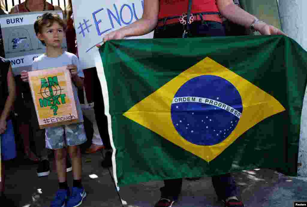 民眾在美國駐巴西聖保羅總領館外舉行&ldquo;為生命遊行&rdquo;集會 &nbsp;