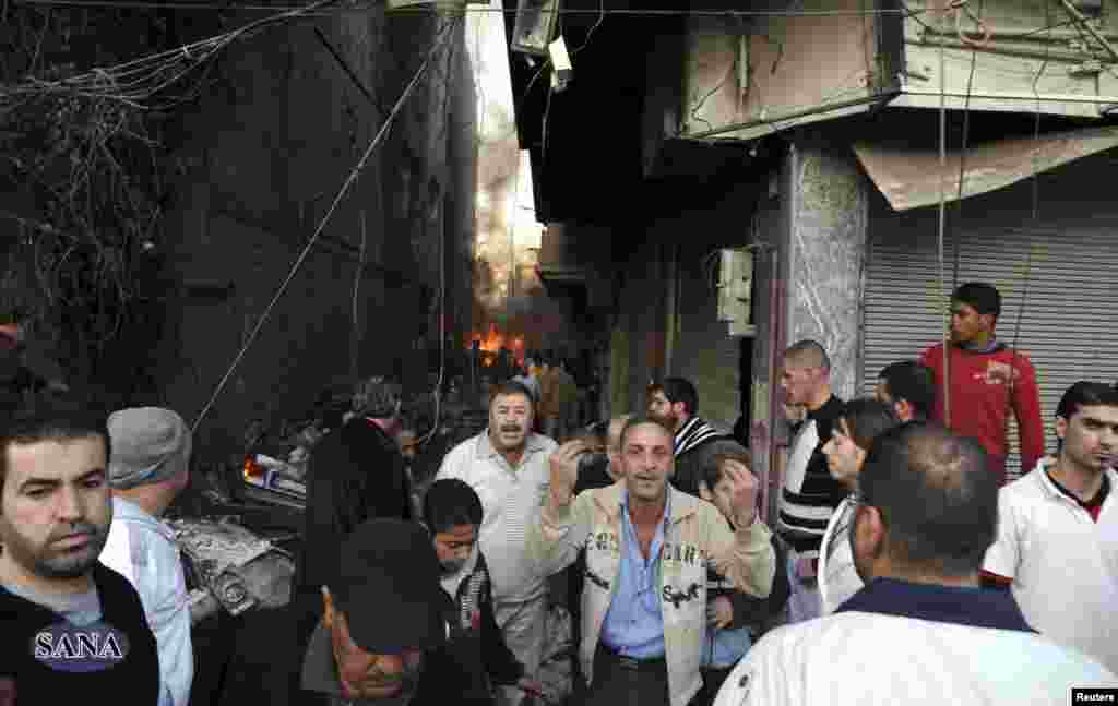 28일 다마스쿠스 인근 자라마나 지역에서 발생한 폭탄 테러 현장. 시리아 관영통신 사나 보도.