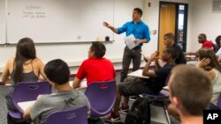 Ivan Silverberg teaches his American Studies class to eighth- and ninth-graders at the Niles North High School in Skokie, Ill., Tuesday, Aug. 20, 2013. This is the first school year that 34 Illinois school districts beyond Chicago will begin grading teachers on whether their students’ test scores are improving, but the state’s slow method of implementing the new evaluations is creating problems.