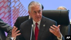 El secretario de Estado, Rex Tillerson, participa en una reunión parte de la ASEAN, en Manila.