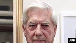 Nhà văn người Peru Mario Vargas Llosa