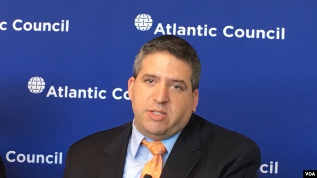 前美国国防部东亚事务副助理部长邓志强(Abraham Denmark,美国之音钟辰芳拍摄)