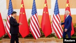 资料片：美国总统拜登与中国国家主席习近平在印度尼西亚巴厘岛20国集团峰会期间举行面对面会谈。（2022年11月14日）