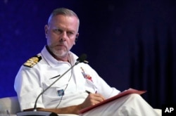 Predsjedavajući Vojnog komiteta NATO-a admiral Rob Bauer sluša plenarnu sjednicu Seulskog odbrambenog dijaloga u Seulu, Južna Koreja, 11. septembra 2024.