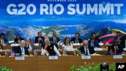 Para pemimpin dunia menghadiri KTT G20 di Rio de Janeiro, Brazil. 