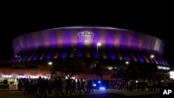 Los espectadores salen del Superdome luego del Sugar Bowl, el jueves 2 de enero de 2025, en Nueva Orleans. AP