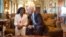 La líder de las Damas de Blanco, Berta Soler, con el vicepresidente Biden en Washington.