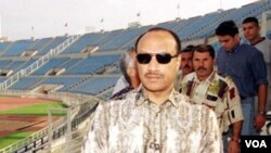 Mohammad Bin Hammam, ketika menginspeksi sebuah stadion di Lebanon (foto: dok).