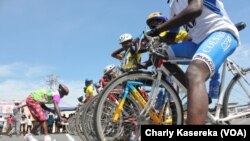 Tour cycliste de la RDC dans Goma, le 17 mai 2015 (VOA/Charly Kasereka)