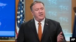 El secretario de Estado Mike Pompeo dice que el trabajo de juicio político debería detenerse mientras el presidente Donald Trump asiste a cumbre de la OTAN esta semana. 