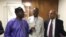 Hagu zuwa dama: Leo Keyen, shugaban VOA Hausa; Ibrahim Alfa Ahmed, manajin edita mai kula da Intanet da kafofin sada zumunci; Negussie Mengesha, shugaban sashen Afirka na VOA.. Fabrairu 13, 2017