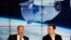 El administrador de la NASA, Jim Bridenstine, izquierda, junto al presidente de Space X, Elon Musk, responden preguntas de los medios tras el exitoso lanzamiento.
