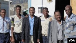 Chèf sèvis kreyol la Ronald Cesar ak kolaboratè Lyonel Desmarattes ak Gad kan Corail la ann Ayiti
