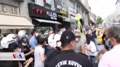 لە وان پۆلیس هێرش دەکاتە سەر چالاکوانان