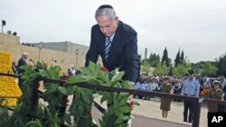 Israel's Prime Minister Benjamin Netanyahu lays a wreath during a ceremony marking Holocaust Remembrance Day at Yad Vashem Holocaust Memorial in Jerusalem, May 2, 2011