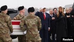 2026年3月7日，六名在科威特阵亡的美国陆军第103保障司令部官兵的遗体在多佛被庄严移交。