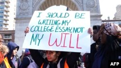 Students from Harvest Collegiate High School stand in Washington Square Park on March 14, 2018 in New York to take part in a national walkout to protest gun violence, one month after the shooting in Parkland, Florida, in which 17 people were killed. (AFP PHOTO / TIMOTHY A. CLARY)