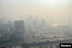 Pemandangan Kota Hanoi, Vietnam, yang penuh polusi udara, pada 3 Januari 2025. (Foto: Thinh Nguyen/Reuters)