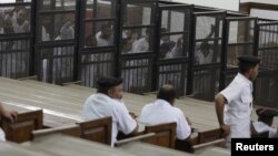 جریان محاکمه شماری از اعضای اخوان المسلمین در مصر