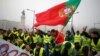 'Yellow vest' Protesters Attempt to Stop Traffic in Portugal