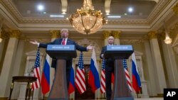 Presiden AS Donald Trump (kiri) dan Presiden Rusia Vladimir Putin (kanan) saat menggelar konferensi pers bersama di Istana Presiden di Helsinki, Finlandia, 16 Juli 2018.