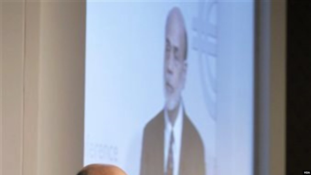 Gubernur Bank Sentral Amerika Ben Bernanke (foto: dok) menyatakan perlunya menekan pengangguran dan tingkat suku bunga, untuk menggairahkan perekonomian AS.