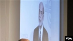 Gubernur Bank Sentral Amerika Ben Bernanke (foto: dok) menyatakan perlunya menekan pengangguran dan tingkat suku bunga, untuk menggairahkan perekonomian AS.