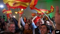 El partido de derecha VOX ganó 12 escaños el domingo 2 de dicimebre de 2018 en una elección en la región española de Andalucía.