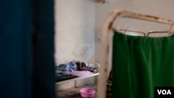 A patient rests after his operation, Ras Kamboni, Somalia, July 5, 2012. (VOA - R. Gogineni)