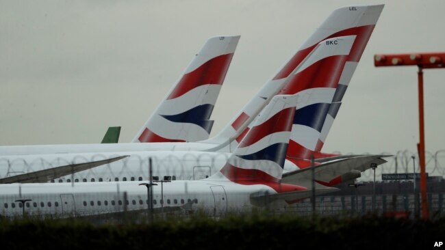 英国希思罗机场上的英国航空公司客机。（资料照片） 