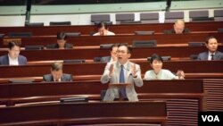 香港民主派立法會議員提出彈劾特首梁振英議案(美國之音 湯惠芸)