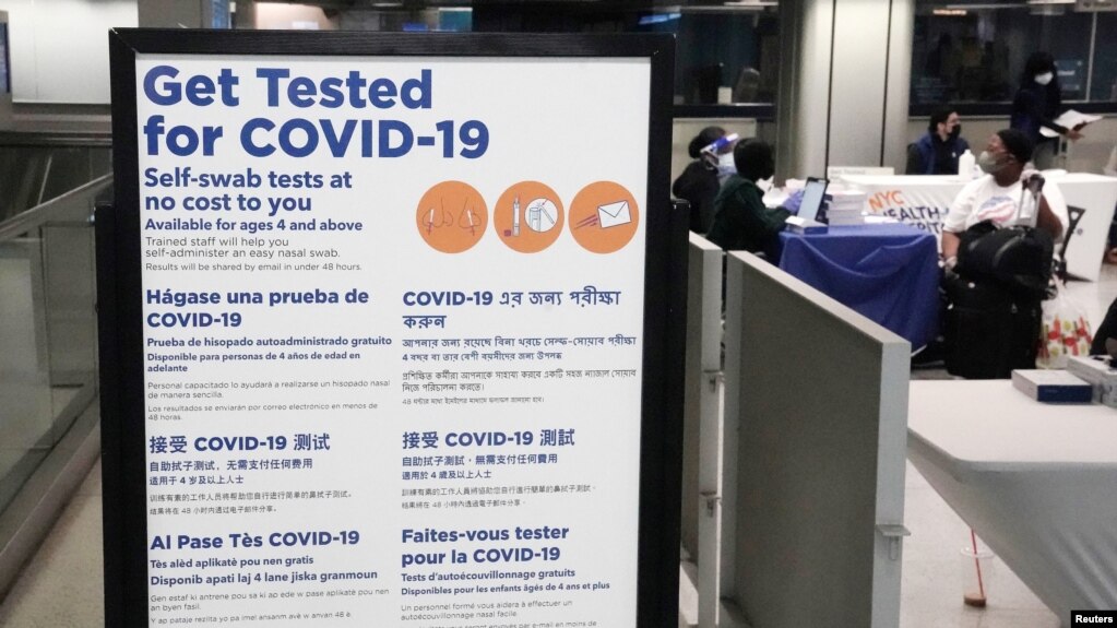 Ekspertët: Vaksinat për COVID-19 po vijnë, por masat parandaluese janë ende përparësore