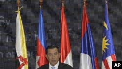 柬埔寨首相洪森出席了星期一在金邊舉行的第45屆東南亞國家聯盟外長會議的開幕式﹐並發表講話