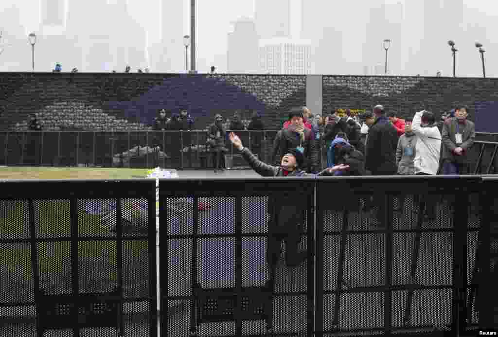 A relative of a victim reacts during a memorial ceremony for people who were killed in a stampede incident during a New Year&#39;s celebration at the Bund, a waterfront area of Shanghai, China, Jan. 6, 2015.
