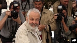 Director Mike Leigh poses during a photo call for the film 'Another Year' - at the 63rd international film festival, in Cannes, southern France, 15 May 2010 (file photo)