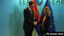 Srpski premijer Aleksandar Vučić i EU posrednica u pregovorima Beograda i Prištine, Federika Mogerini u Briselum, 9. februar 2015.