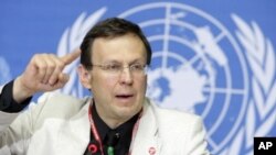 Dr. Mario Raviglione, Director, STOP TB Department of WHO, answers journalist's questions about new technologies that will help countries to accelerate their fight against drug-resistant tuberculosis, during a press conference in Geneva, Switzerland (File
