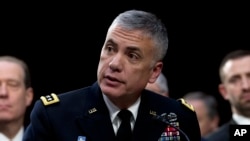 Archivo - En esta foto del 29 de enero de 2019 se ve al director de la Agencia de Seguridad Nacional de EE.UU., general Paul Nakasone, director del Comando Cibernético, testificando ante la Comisión de Inteligencia del Senado en el Capitolio en Washington, D.C.