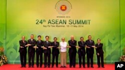 မြန်မာနိုင်ငံ၊ နေပြည်တော်မှာကျင်းပတဲ့ (၂၄) ကြိမ်မြောက် အာဆီယံဆယ်နိုင်ငံ ထိပ်သီးအစည်းအဝေးတက်ရောက်လာသော နိုင်ငံခေါင်းဆောင်များ။ (မေ ၁၁၊ ၂၀၁၄)