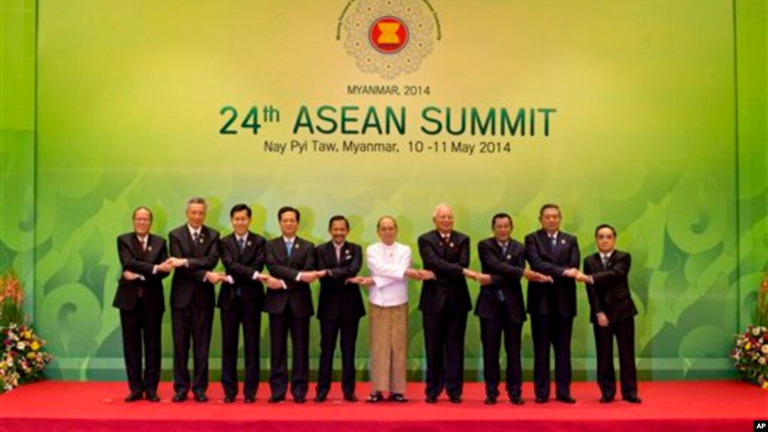 Para pemimpin ASEAN berpose bersama dalam KTT di Naypyitaw, Myanmar, 11 Mei lalu (foto: dok).