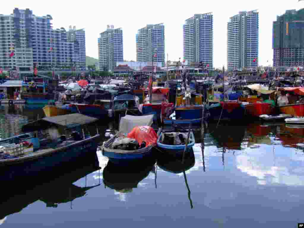 Boats in Sanya's harbor, near the city center. (Image via Wikipedia)