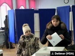 Voting at polling station 73, near the Kremlin