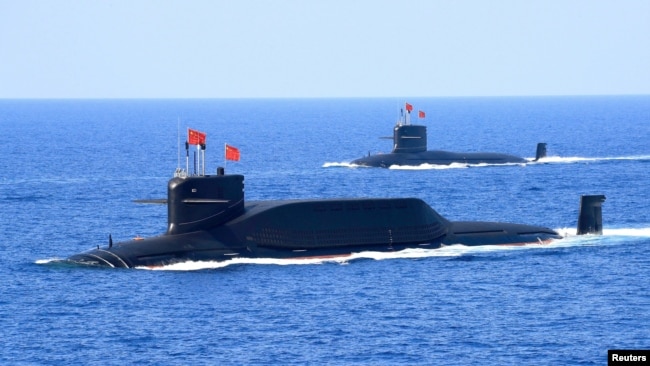 一艘中国094改进型战略导弹核潜艇2018年4月12日在南中国海参加演习。