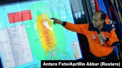 Sutopo Purwo Nugroho, a spokesman of Indonesia's disaster mitigation agency BNPB, holds a news conference to brief reporters on the latest situation after a strong quake and tsunami hit Sulawesi island, at the BNPB headquarters in Jakarta, Indonesia, Sept. 29, 2018.