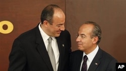 Mexico's President Felipe Calderon, right, stands with his former Attorney General Arturo Chavez Chavez at Los Pinos presidential residence in Mexico City, March 31, 2011